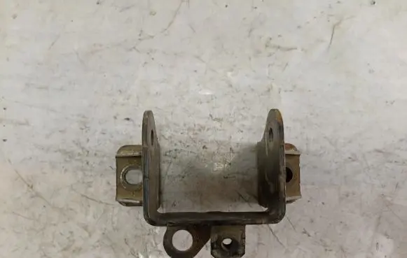 Peugeot 4007 Engine mounting bracket