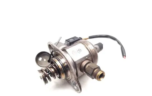 Audi A5 8T 8F Fuel injection high pressure pump 06H127025K