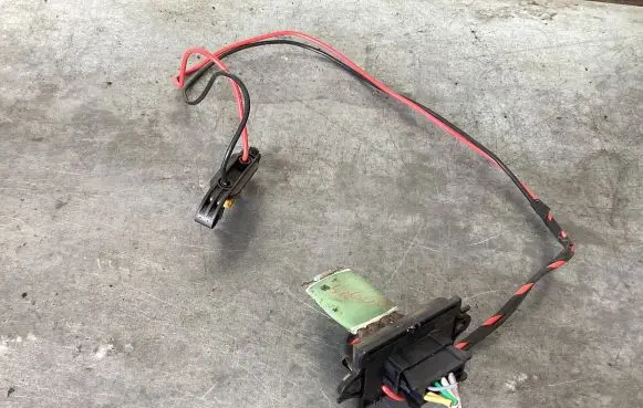 Renault Modus Heater blower motor/fan resistor 664863J