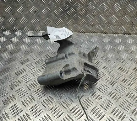 Volvo V70 Engine mounting bracket 31401633