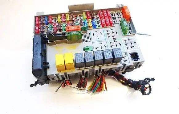 Opel Zafira A Fuse box set 90589965