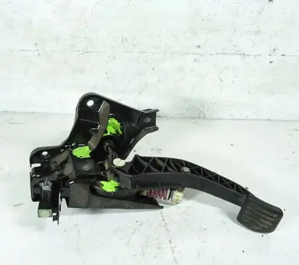 Ford Mondeo MK IV Accelerator throttle pedal 7G9N-7B633-YB