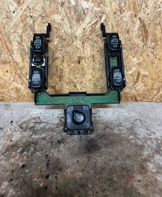 Mercedes-Benz E W210 Electric window control switch 2108200110 03750000