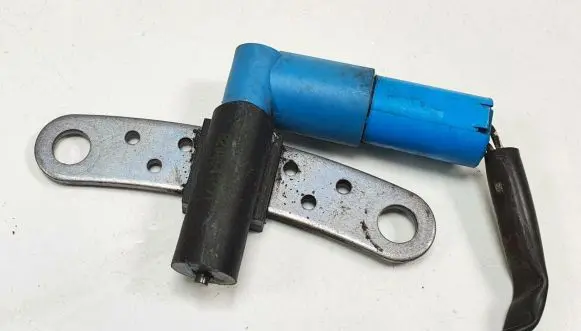 Dacia Sandero Crankshaft position sensor