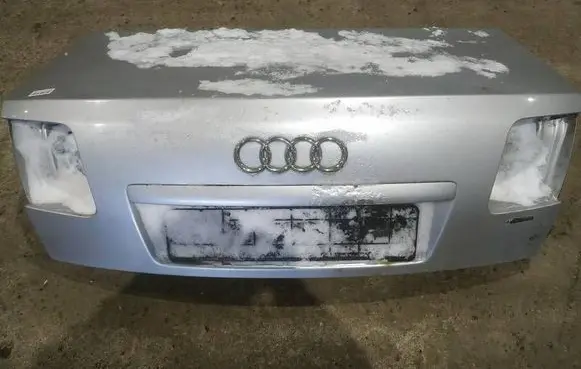 Audi A8 S8 D3 4E Tailgate/trunk/boot lid PILKAS