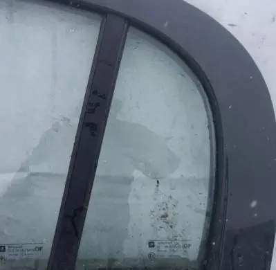 Opel Astra G Rear vent window glass 