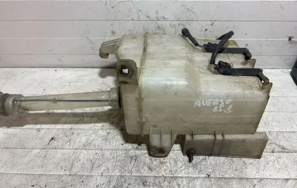 Toyota Avensis Verso Windshield washer fluid reservoir/tank 