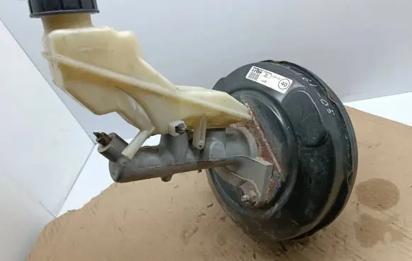 Toyota Corolla E120 E130 Brake booster LSH65 Ua08r