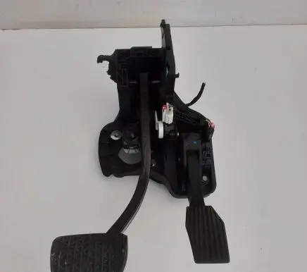 Opel Insignia B Pedal assembly 84187598 662575039