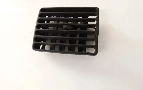 Volkswagen PASSAT B4 Dash center air vent grill 3A0819720B