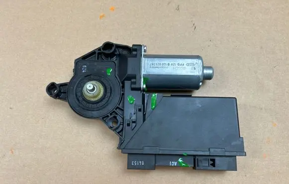 Audi A4 S4 B7 8E 8H Rear door window regulator motor 8E0959801E
