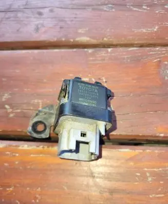Toyota Avensis T250 Glow plug pre-heat relay 2861067010 1567000671