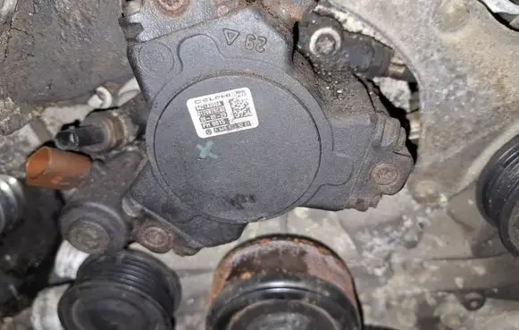 Mercedes-Benz C AMG W204 Fuel injection high pressure pump a6460700201 9421a000a