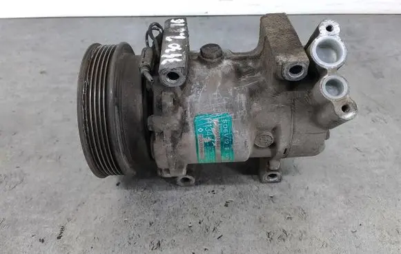 Renault Kangoo I Air conditioning (A/C) compressor (pump) 7700273801
