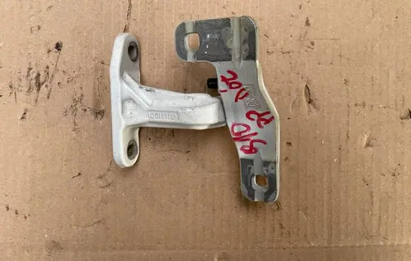Mercedes-Benz Sprinter W907 W910 Front door lower hinge H910D1