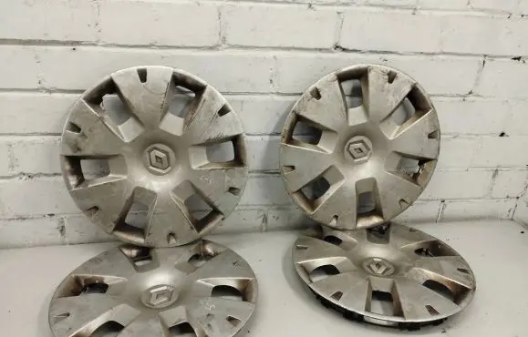 Renault Megane II R15 wheel hub/cap/trim 8200422602