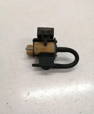 Volkswagen PASSAT B4 Turbo solenoid valve 1H0906300