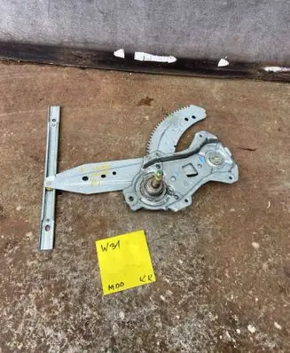 Nissan Note (E11) Rear door manual window regulator 