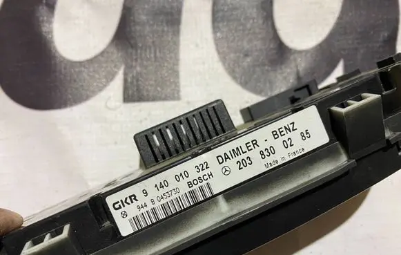 Mercedes-Benz C W203 Climate control unit A2038300285 2038300285