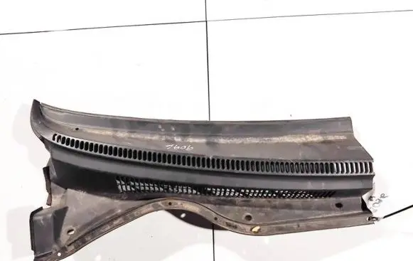 Toyota Corolla Verso AR10 Wiper trim 557810f010 55781-0f010