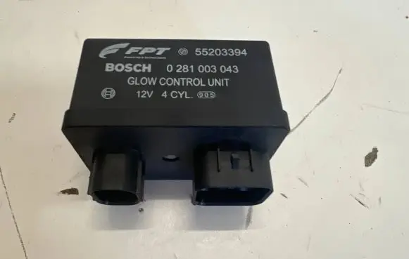 Alfa Romeo Giulietta Glow plug pre-heat relay 0281003043 55203394