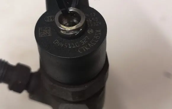 Opel Insignia A Fuel injector 0445110327
