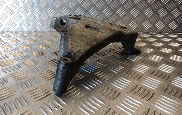 Volkswagen PASSAT B6 Engine mounting bracket 03G199207E