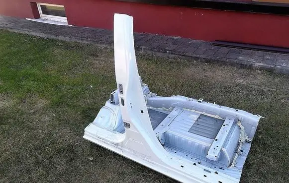 Nissan Leaf I (ZE0) Pillar (middle) 765703NA0A
