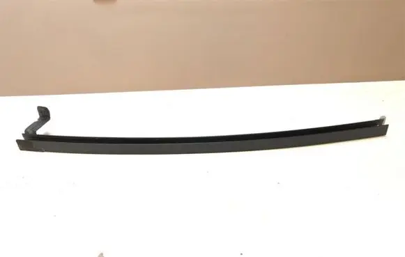 Renault Megane III Rear door windshield rail 822310011R