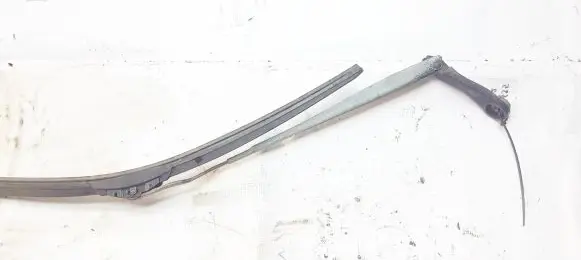 Nissan Primera Front wiper blade arm
