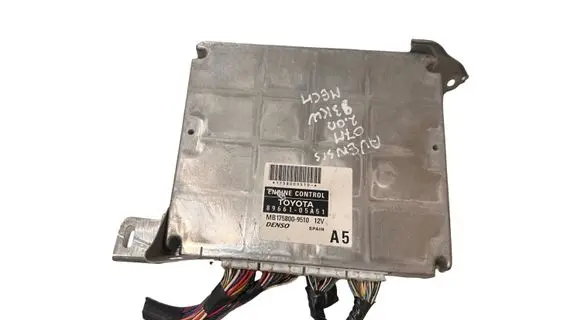 Toyota Avensis T250 Engine control unit/module 1758009510 8966105A51 MB1758009510