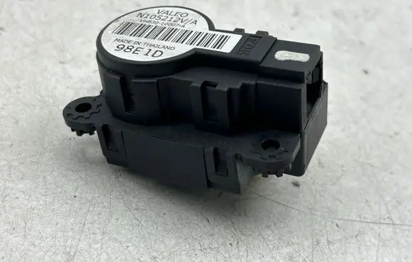 Renault Scenic III - Grand scenic III Air flap motor/actuator N105212VA 98E1D VHB3010007A