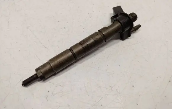 BMW X3 E83 Fuel injector 7797877 13537797877 13537809190