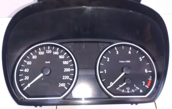 BMW 1 E81 E87 Speedometer (instrument cluster) 104277503 1041568