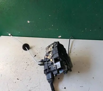 Audi A4 S4 B6 8E 8H Front door lock 4B2837016G
