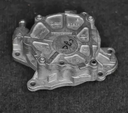Audi A4 S4 B8 8K Vacuum pump 03L145100