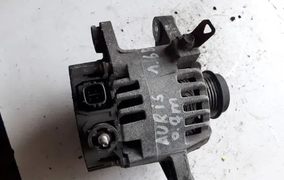 Toyota Auris 150 Generator/alternator 270600T010