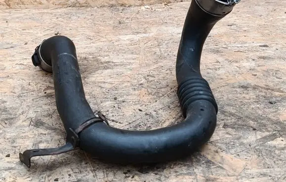 Intercooler hose/pipe