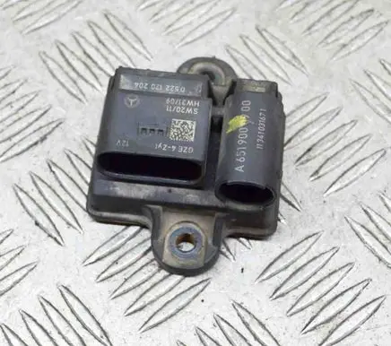 Mercedes-Benz Sprinter W906 Glow plug pre-heat relay 0522120204 A6519000900