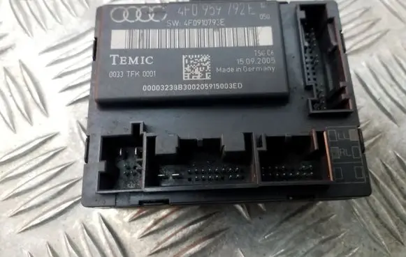 Audi A6 S6 C6 4F Door central lock control unit/module 4F0959792E