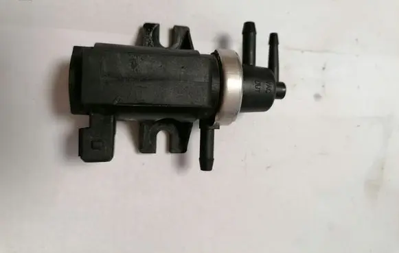 Volvo S40, V40 Turbo solenoid valve 30618057