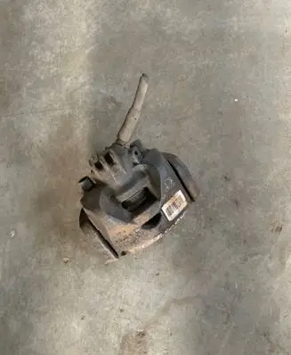 Peugeot 3008 I Front brake caliper 78TGM90047827M