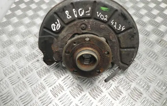 Volkswagen PASSAT B7 Front wheel hub 008