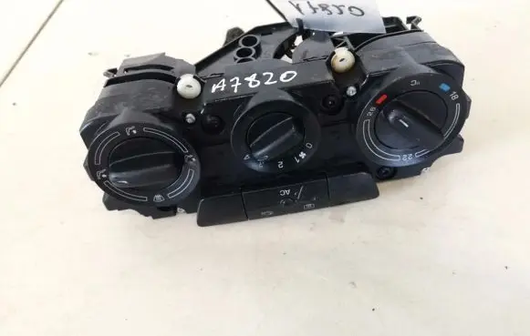 Skoda Octavia Mk2 (1Z) Climate control unit