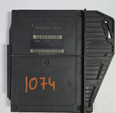 Mercedes-Benz E W210 Comfort/convenience module 2108203826 335626 96W49