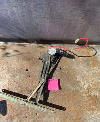 Suzuki Swift I Front door window regulator with motor 0621003183 8343060G00