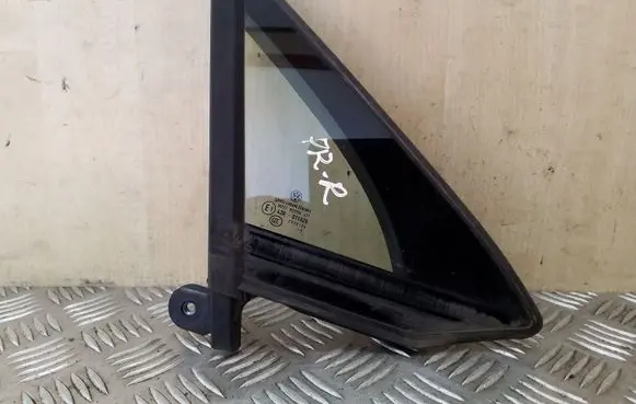 Volkswagen PASSAT B8 Front door vent window glass four-door 3G0845114C