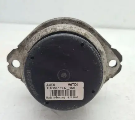Audi Q7 4L Engine mount bracket 7L8199131A