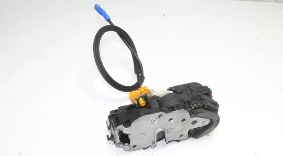 Opel Zafira C Coupe door lock (next to the handle) 