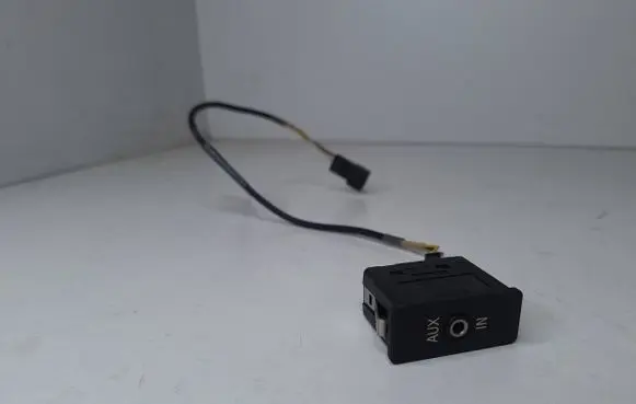 BMW 3 E90 E91 AUX in-socket connector 6930561